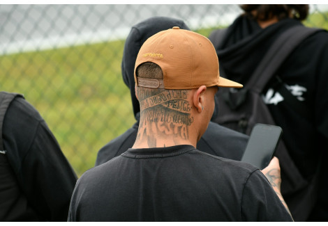 Tatuaż a pielęgnacja zarostu – jak dbać o skórę z tatuażem podczas golenia