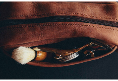 Dżentelmen w podróży: Jak skompletować idealny travel-kit do golenia?